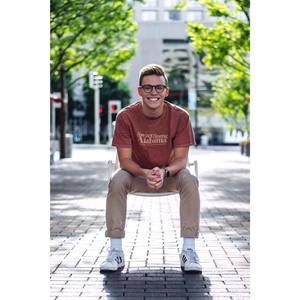 Meet your Posher, Max